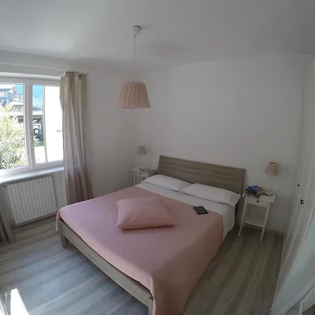 Casa アパート マルチェージネ