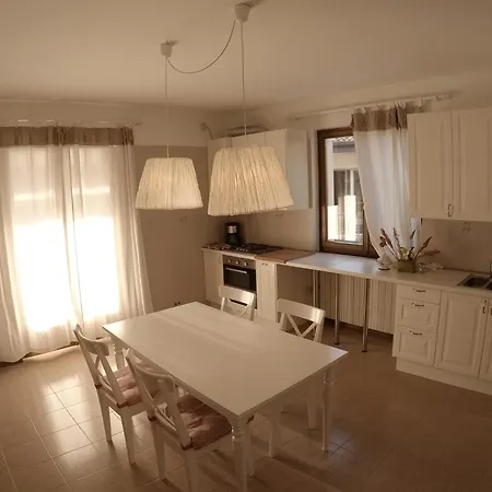 Casa アパート マルチェージネ