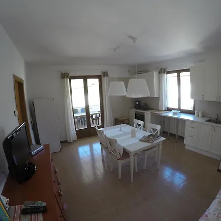 Casa アパート マルチェージネ