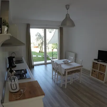 Casa アパート マルチェージネ